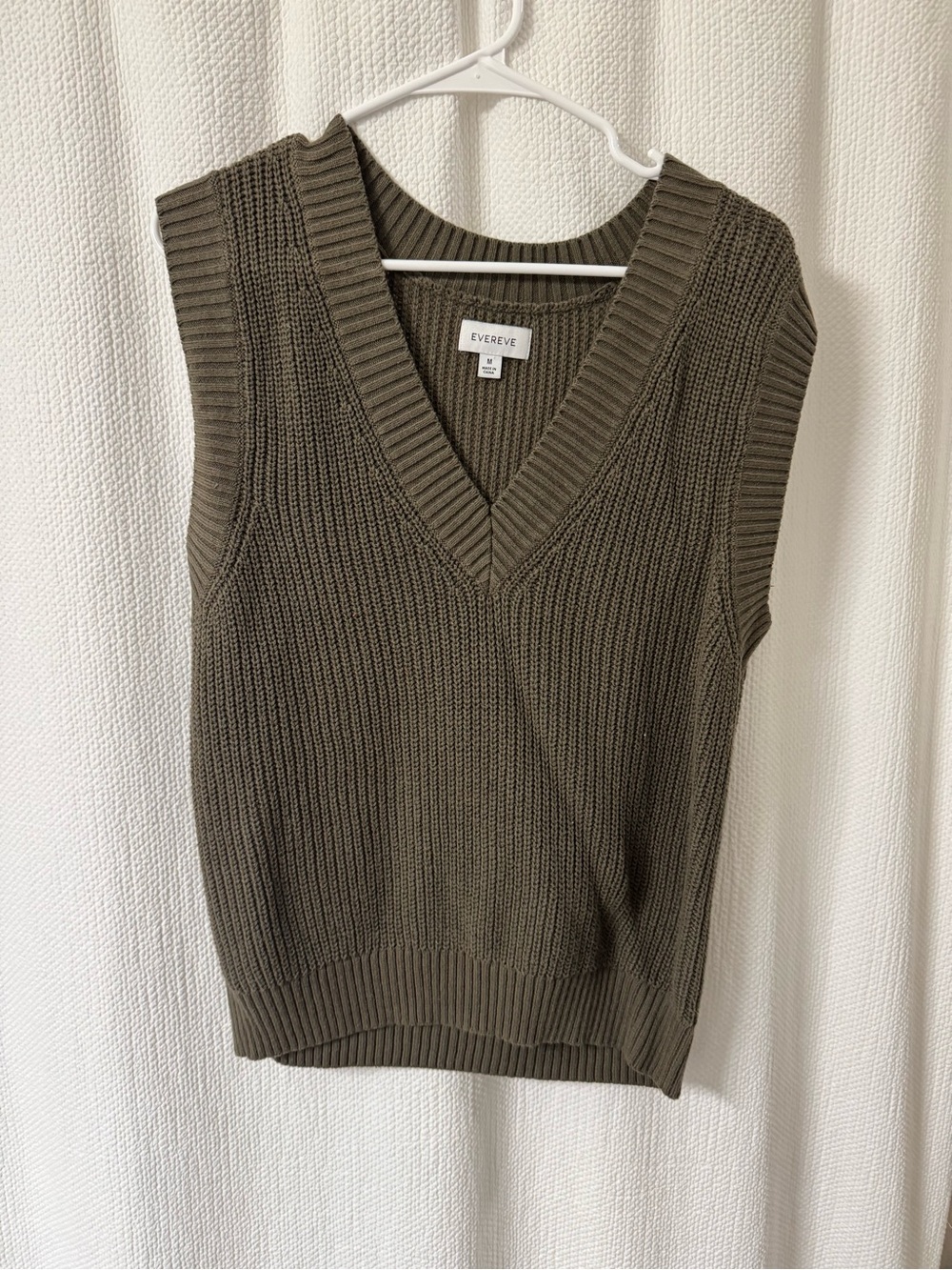 Evereve Olive Ribbed V-Neck Sweater Vest
